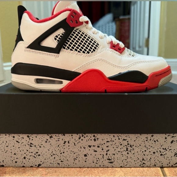 Air Jordan 4 retros “fire red” - Picture 3 of 6